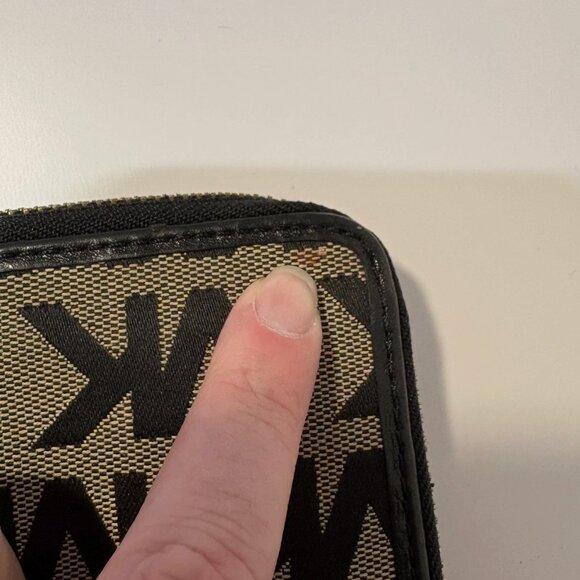 Michael Kors Jet Set Travel Zip Around Wallet - Picture 5 of 12